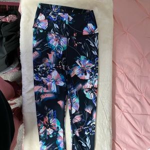 FABLETICS LEGGINGS IN DIFFERENT COLORS!